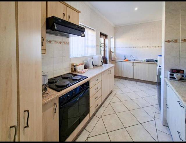3 BEDROOM TOWNHOUSE FOR SALE IN HEATHER PARK